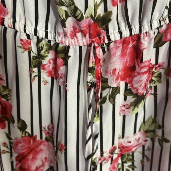 Justify White/Black Striped Floral Front Zipper Dress Size 1x - Picture 8 of 9